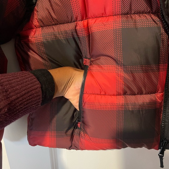 Old Navy Water Resistant Frost Free Short Puffer Jacket - Picture 8 of 9